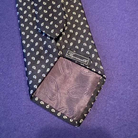 Bundle of 2 Faconnable Patterned Mens Ties 58" Length 3.5" Wide - Picture 6 of 7